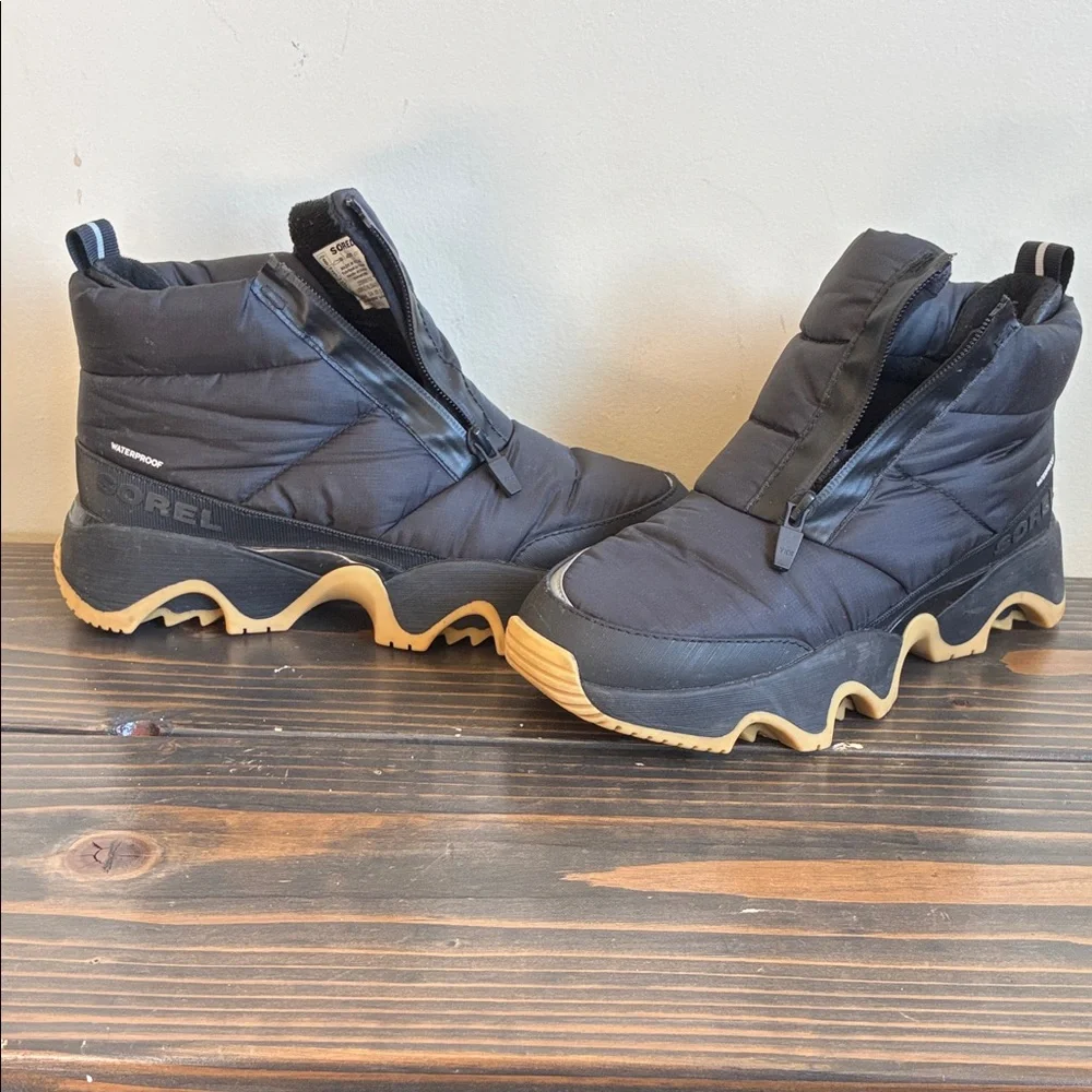 Sorel Women’s waterproof puffy boots - Picture 1 of 3